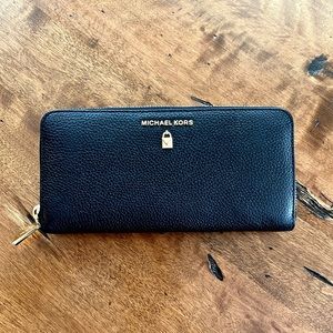 NWOT Michael Kors black pebble leather wallet with gold hardware